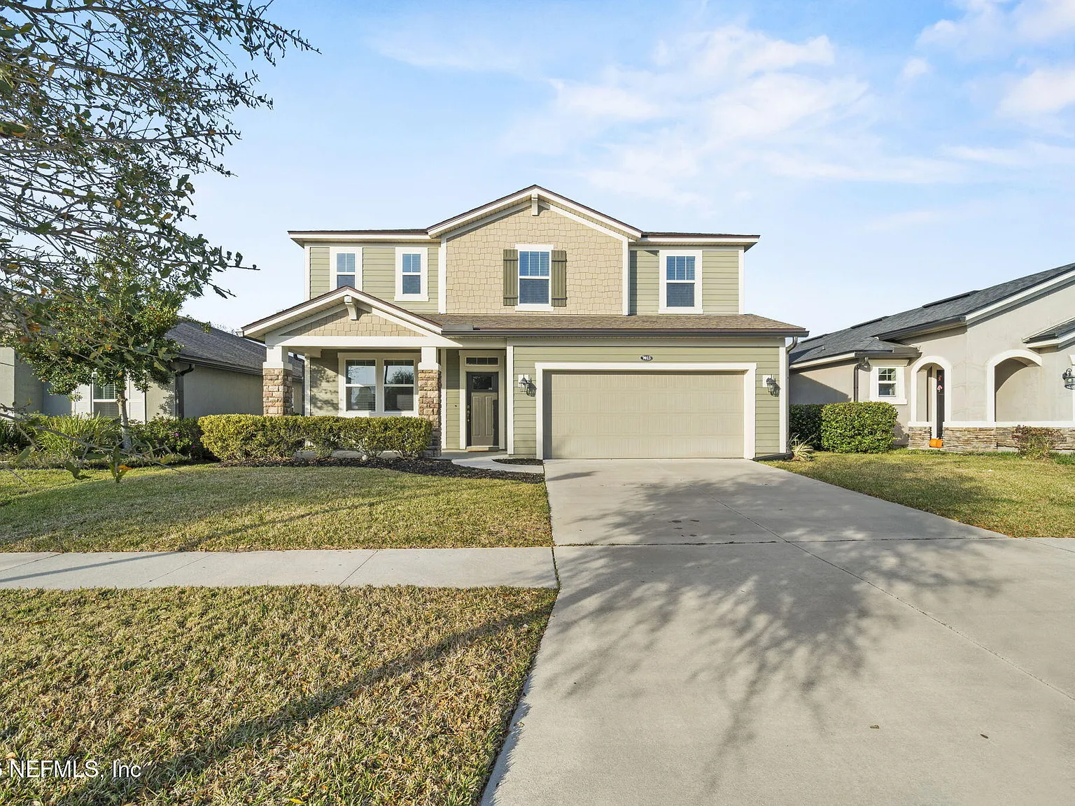 4 bed, 2.5 bath, 2435 sqft, $3,000 — Photo 2