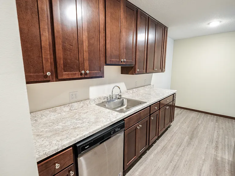 Lakehill Apartments — Photo 34