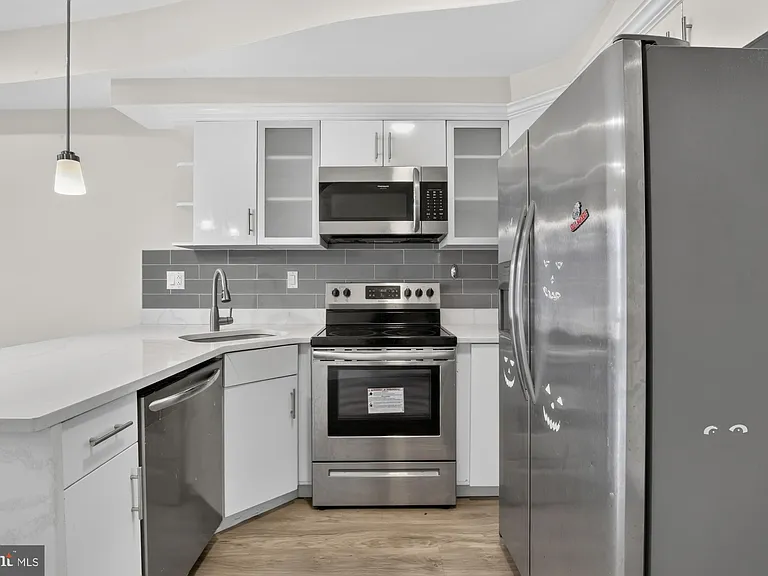 519 N 11th St #B — Photo 2