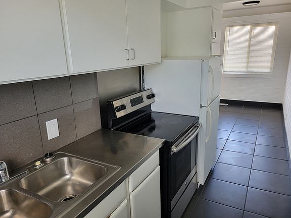 3rd image of 1358 S Park St #4