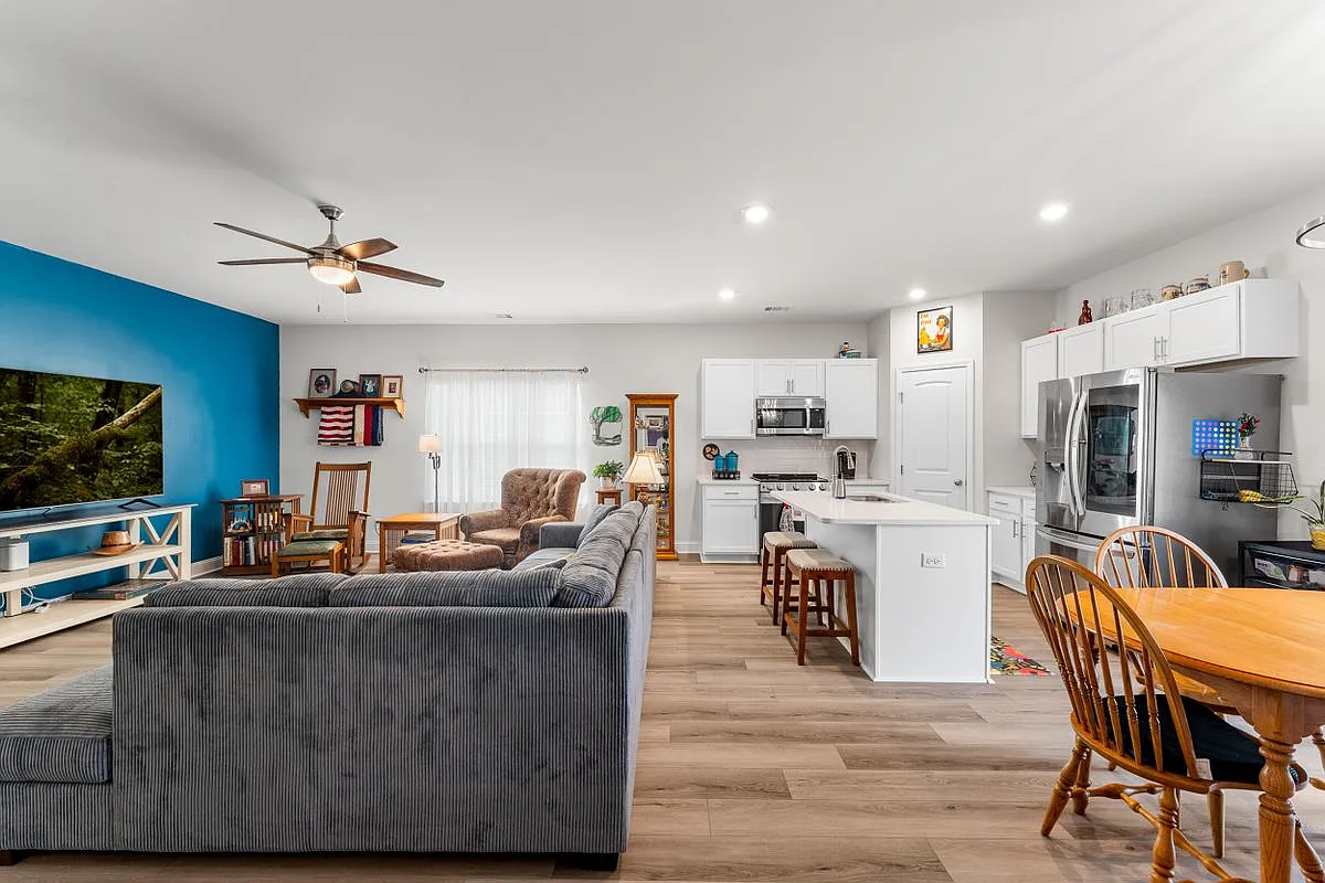 3 bed, 2.0 bath, 1541 sqft, $2,000 — Photo 3