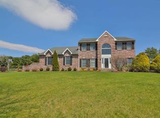 4955 Long Dr, Bethlehem, PA 18020