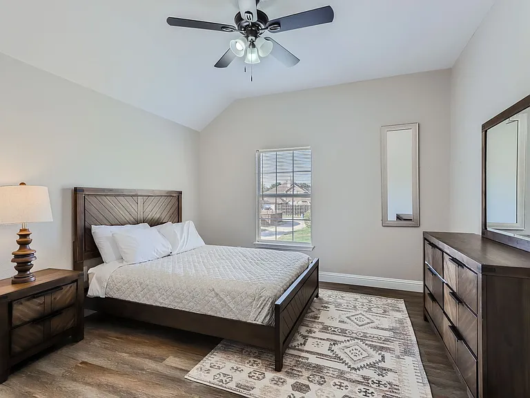 2520 Leicester Ct — Photo 9