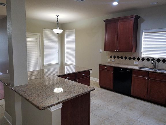 3rd image of 3824 Jeanette Ln
