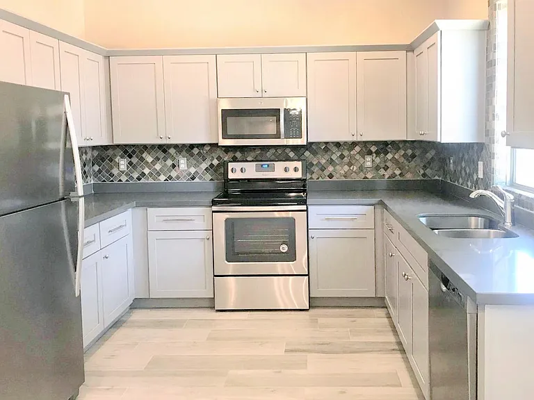 3618 W Marconi Ave — Photo 4