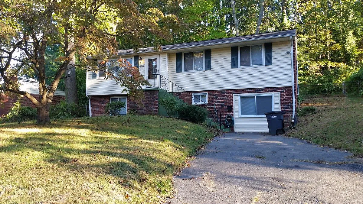 4 bed, 2058 sqft, $857 — Photo 2