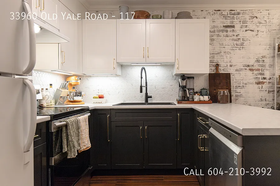 Updated Condo in Downtown Abbotsford — Photo 1