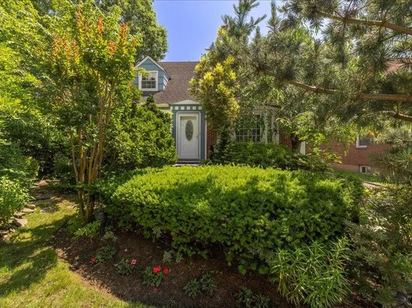 194 Davison Avenue, Lynbrook, NY 11563