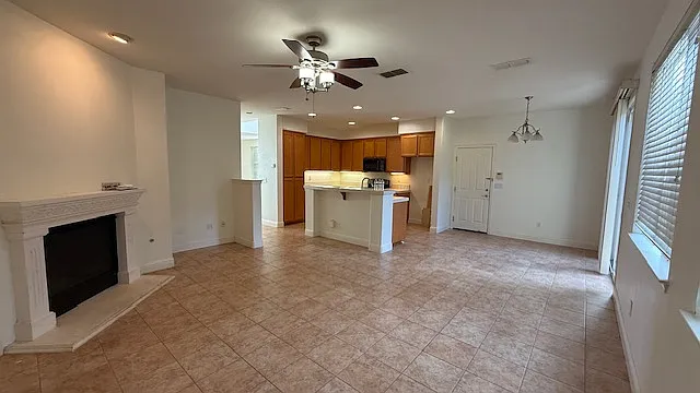 5 bed, 2291 sqft, $3,500 — Photo 3