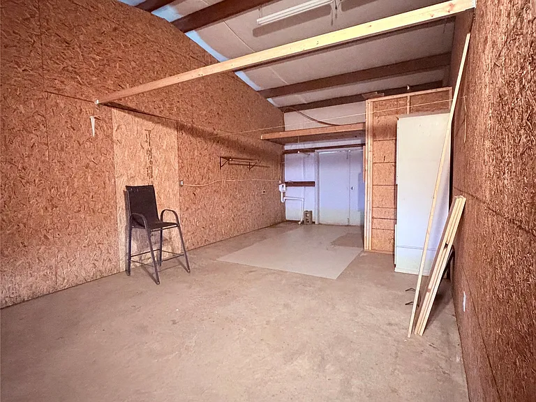 8061 Central Plank Rd — Photo 5