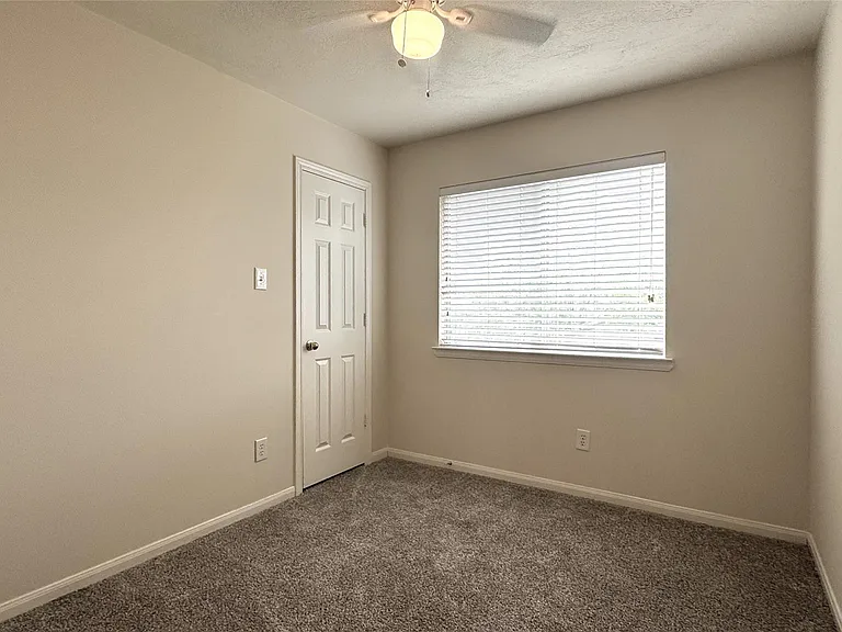4243 Daisy Meadow Dr — Photo 13
