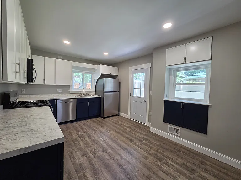 613 Sherman St — Photo 3