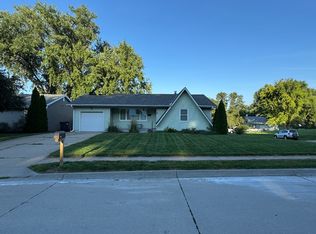 621 S 111th St, Omaha, NE 68154