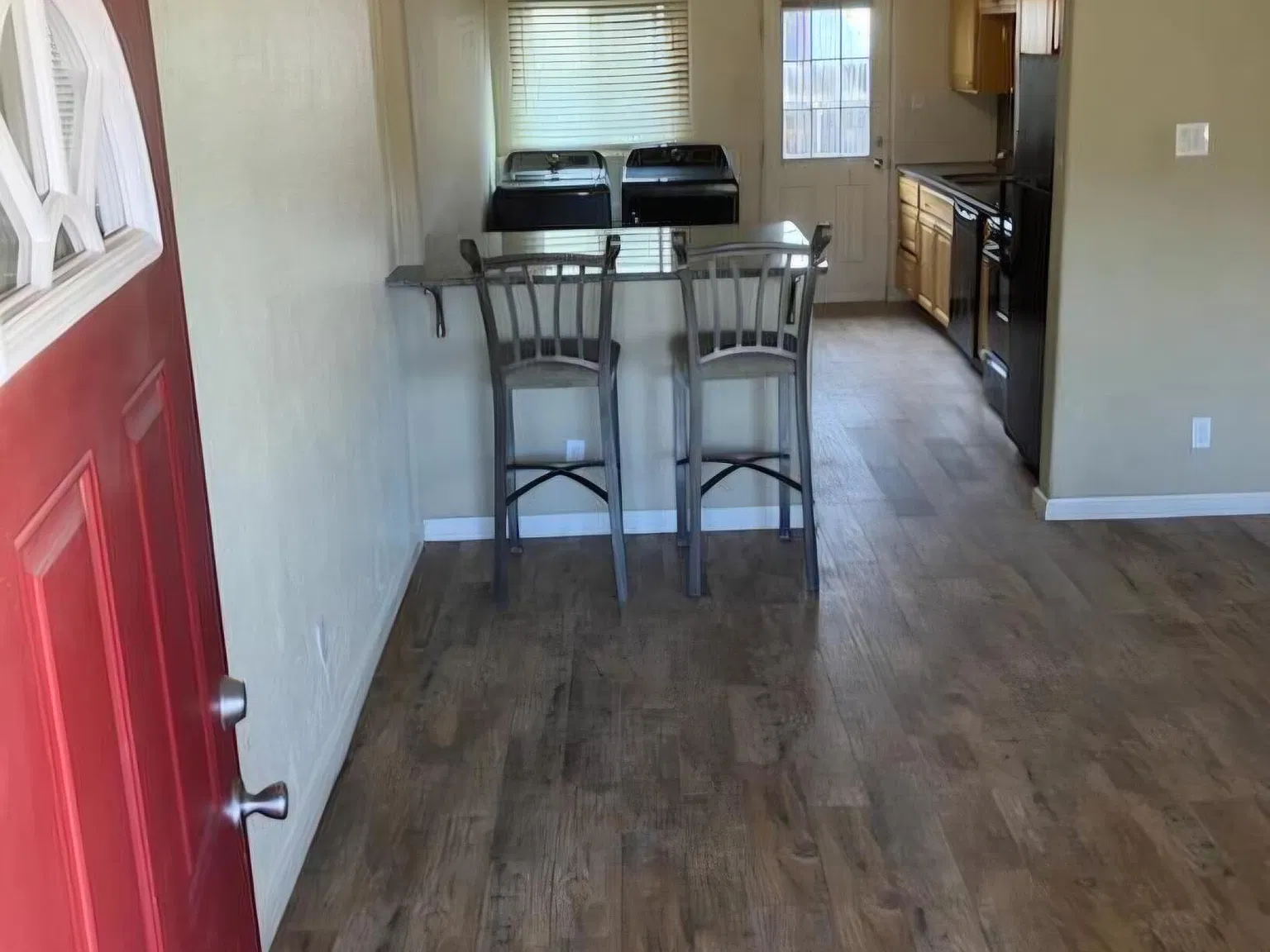2 bed, 1.0 bath, 840 sqft, $1,425 — Photo 2