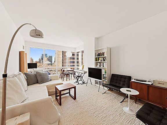 2nd image of 350 W 42nd St APT 26D