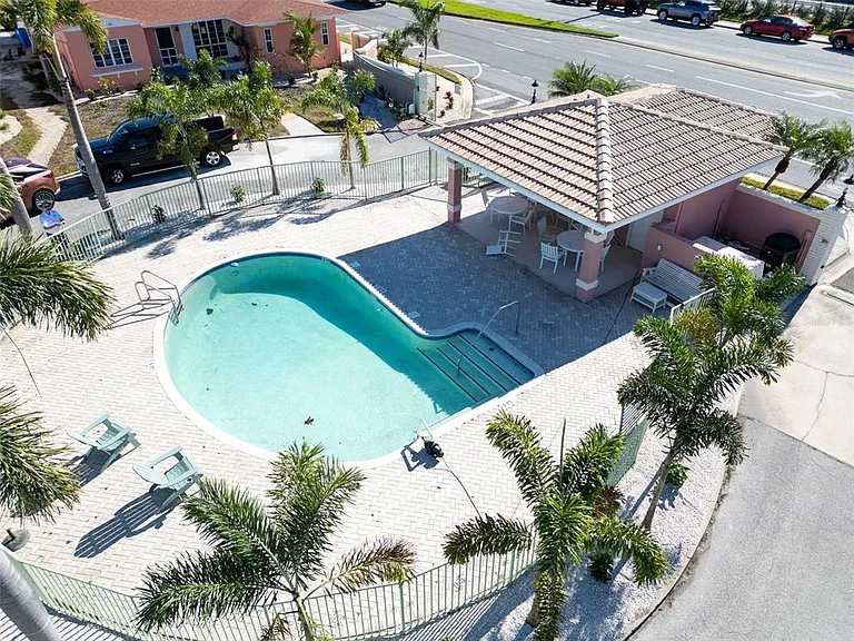 16613 Gulf Blvd — Photo 40