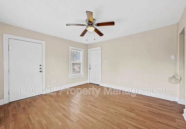 1016 E Arlington Ave #D — Photo 3