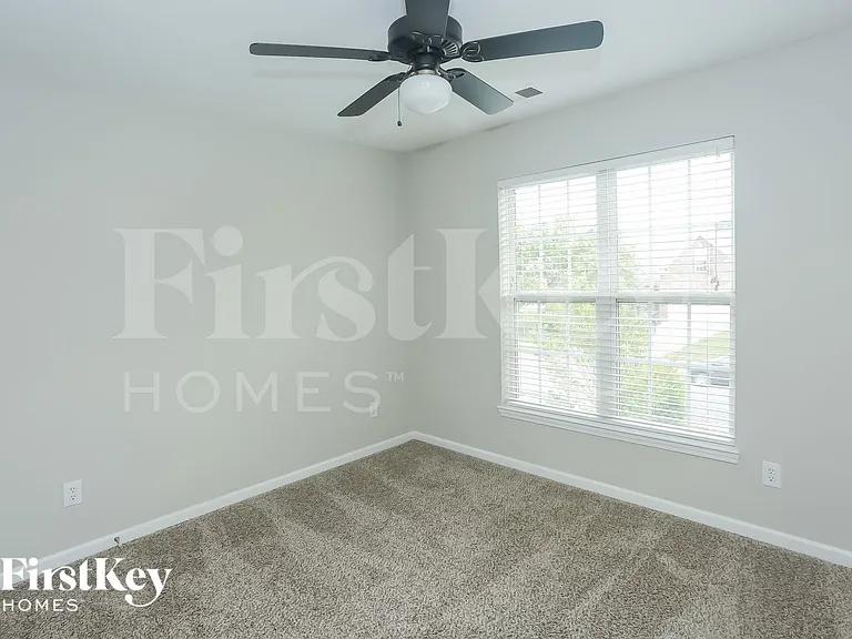 1014 Enderbury Dr — Photo 10