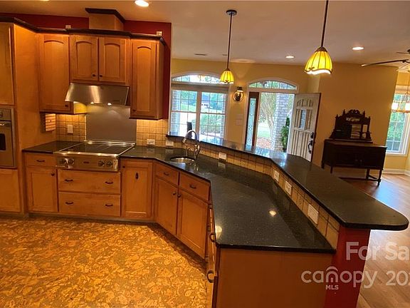 4th image of 1170 Oak Creek Dr