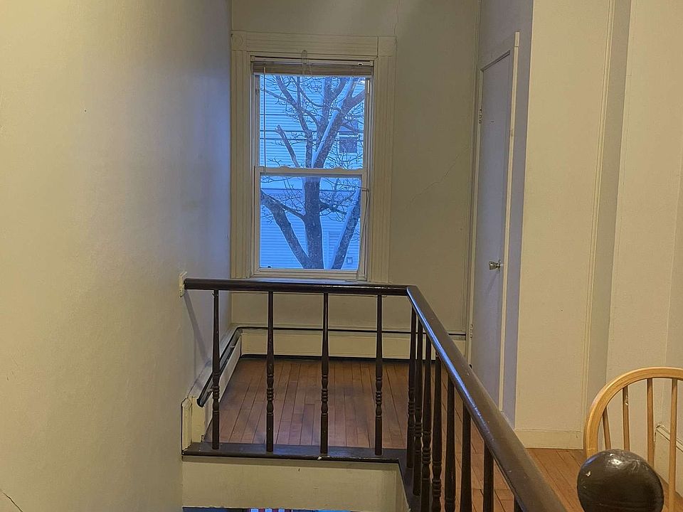 1st image of 123 3rd St
