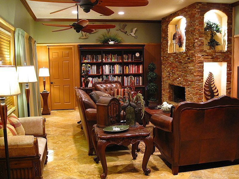 newly remodeled 400 square foot den