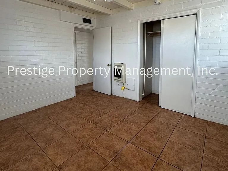 2201 E Grant Rd #19 — Photo 6
