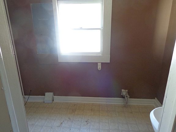 4th image of 601 Elder St APT A