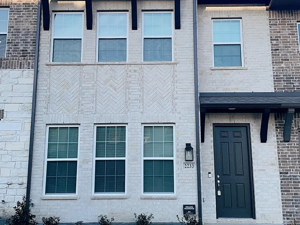 2233 Adena Springs Dr