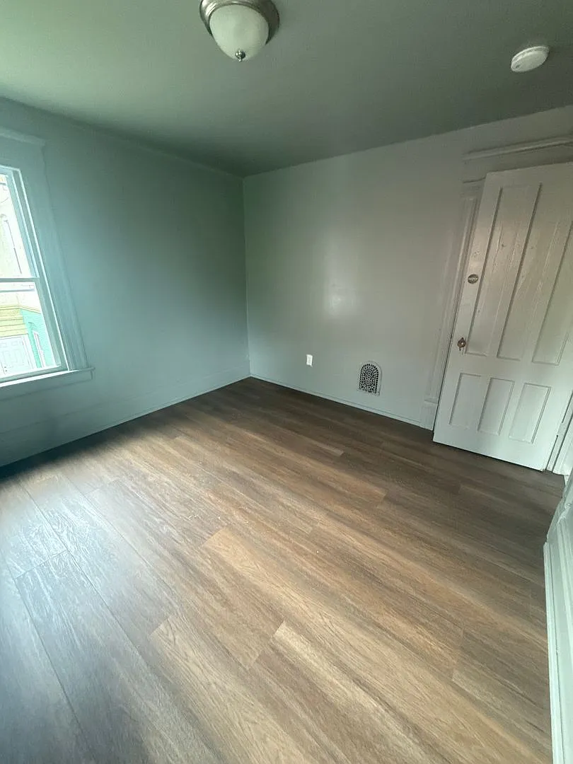 211 Ash St — Photo 3