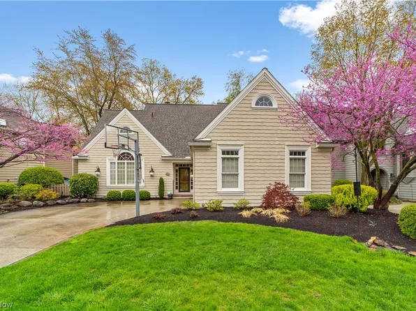 29240 Inverness Dr, Bay Village, OH 44140