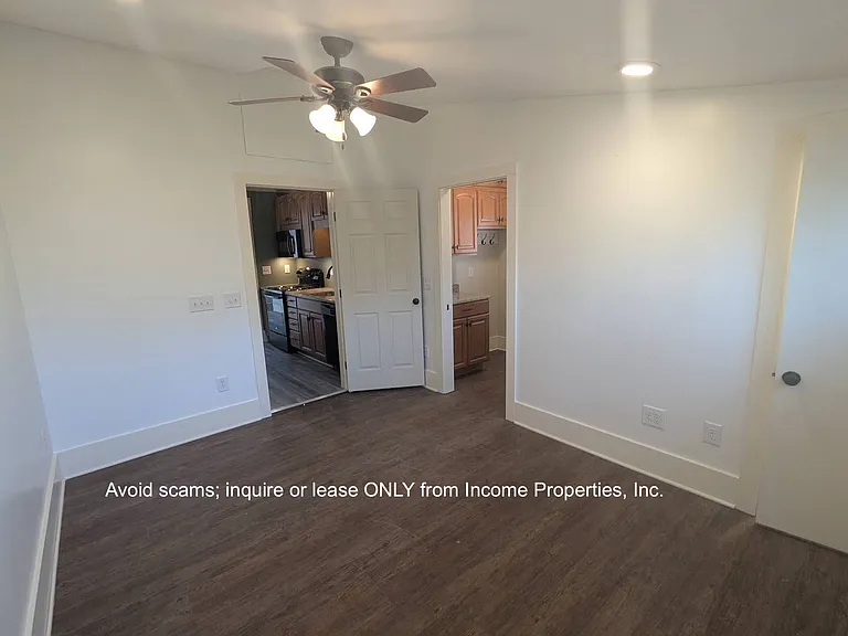 209 S Greenwood St — Photo 17