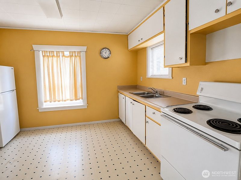 4th image of 4909 N 38th St