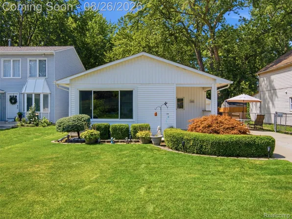 39681 Detroit St, Harrison Township, MI 48045