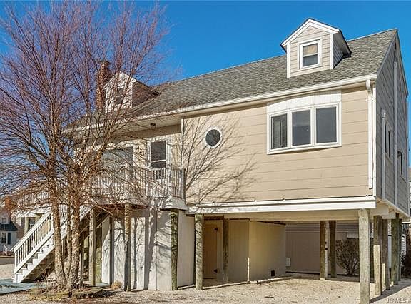 4th image of 421 Coral St