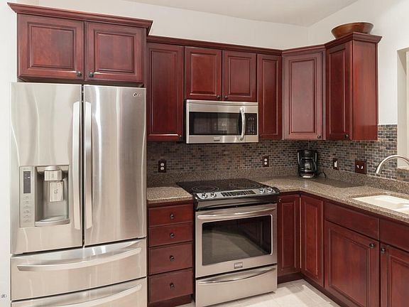 3rd image of 9275 The Woodlands Trl