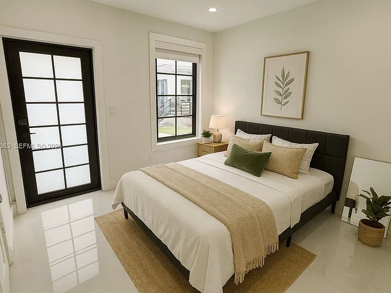 733 Michigan Ave #9 — Photo 5
