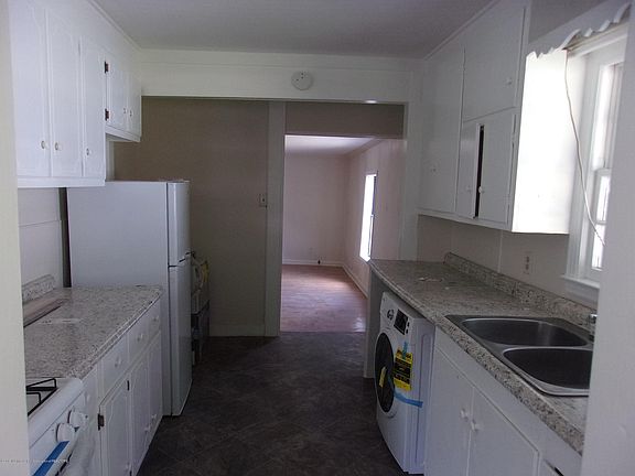 4th image of 605 E Circle Dr