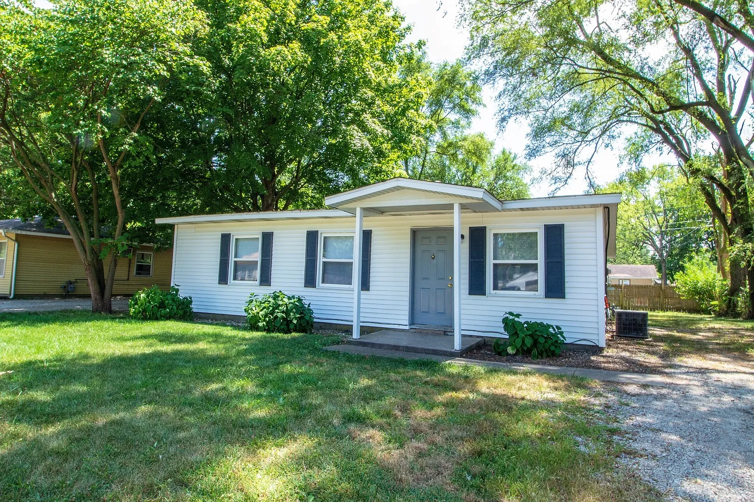 1905 W Kirby Ave photo 1