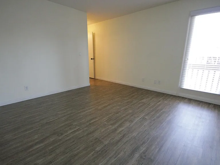 9137 Marina Pacifica Dr N — Photo 15