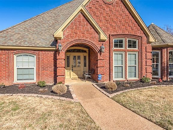 2nd image of 602 Saddlebrook Dr