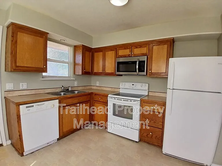 1100 N Noland Rd #D — Photo 8