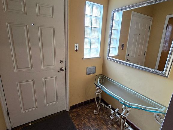 4th image of 1679 Xavier St