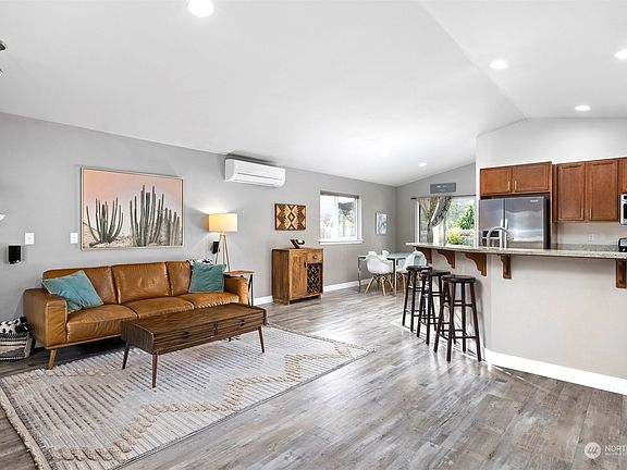 3rd image of 4993 Sunset Park Place