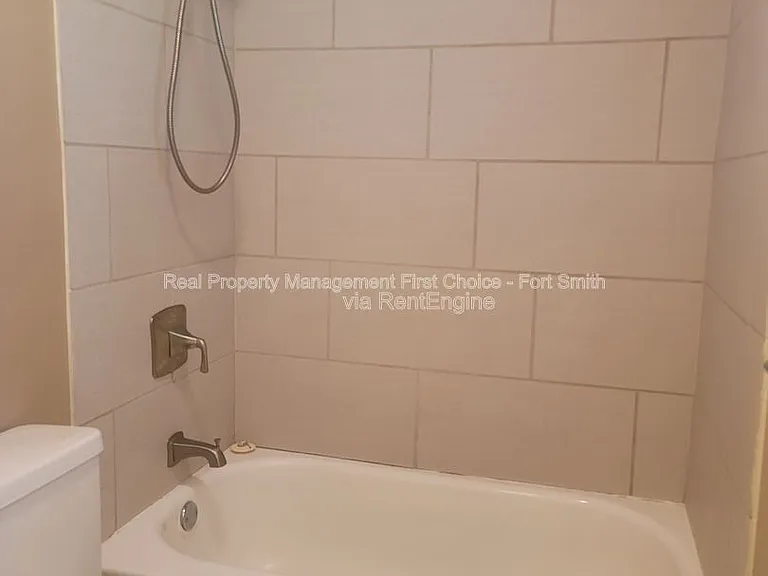 306 Elfen Glen St — Photo 17