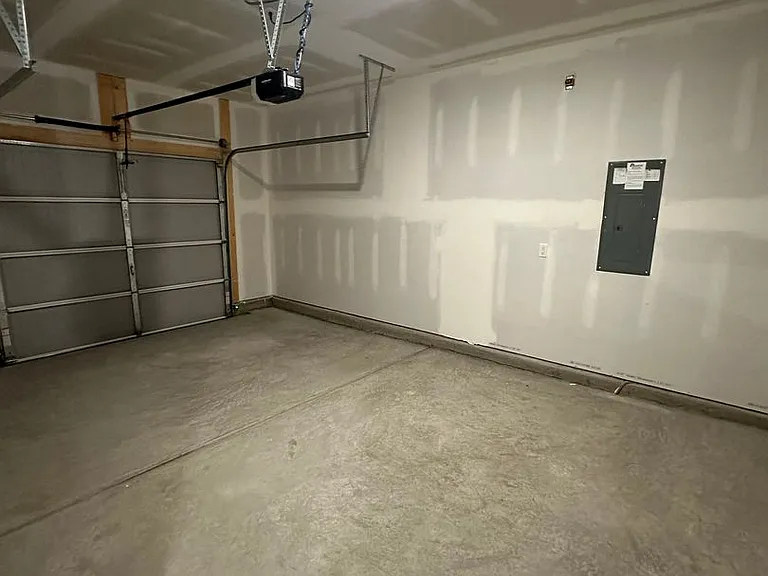 331 S Lake Ct — Photo 18