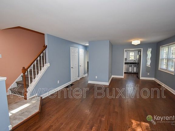 3rd image of 4 Pearl Dr
