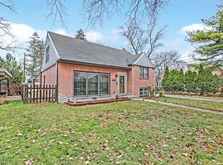 3916 W Sherwin Ave, Lincolnwood, IL 60712