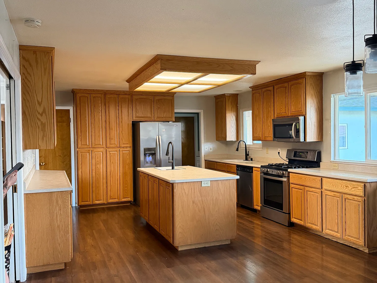 3 bed, 1718 sqft, $1,800 — Photo 2