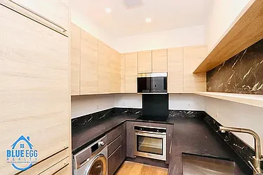 189 Hart Street, #2A