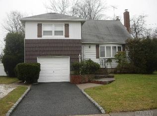 522 Bernard St, East Meadow, NY 11554